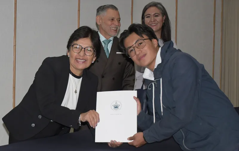 Lilia Cedillo reconoce a egresados del Bachillerato 5 de Mayo por su desempeño académico