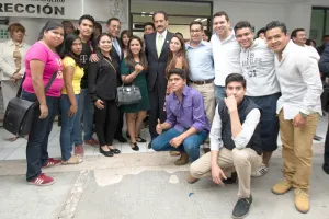 Felicita rector BUAP al nuevo director de la Facultad de Administración