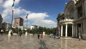 Limpian Bellas Artes tras homenaje a Juan Gabriel