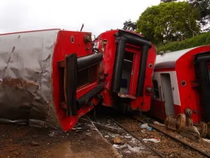 Muertos por descarrilamiento de tren en Camerún superan los 70