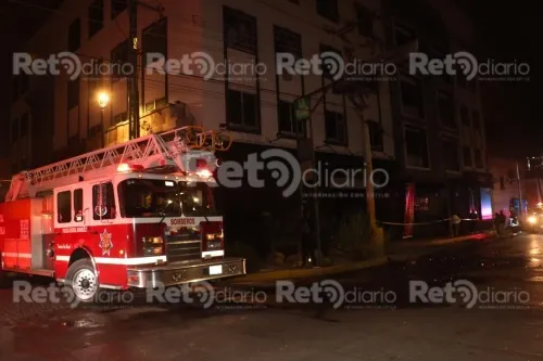 Evacuan Hotel 5 de Mayo por incendio de vehículo