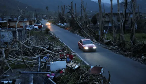 México envía brigadistas de CFE y agua embotellada a Puerto Rico