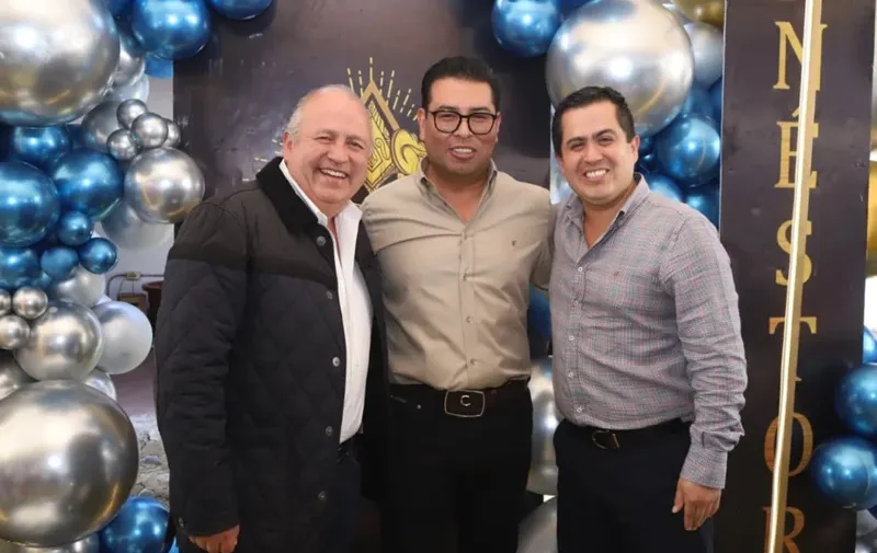 invitados-cumpleanos-nestor-camarillo