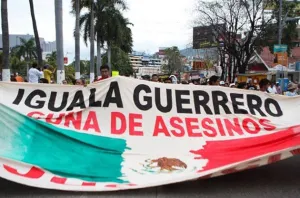 Familias de normalistas piden revelar identidades de cuerpos de fosas