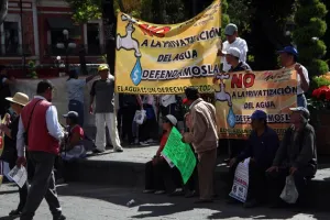 MAS pide que partidos no se “cuelguen” de protestas contra privatización del agua