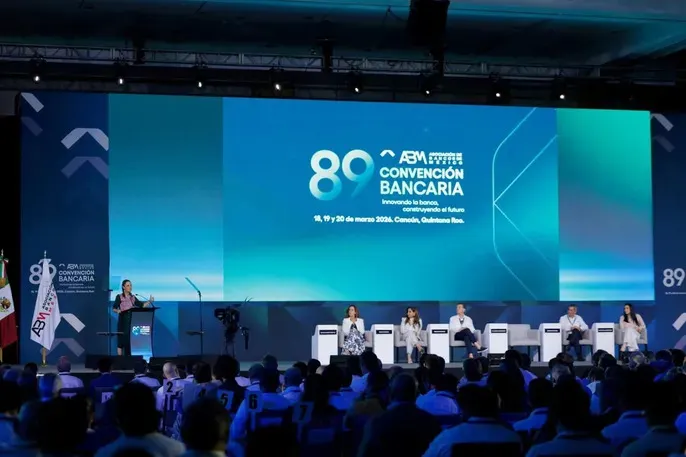 Claudia Sheinbaum destaca compromiso de la banca mexicana de aumentar créditos al 45% del PIB para 2030
