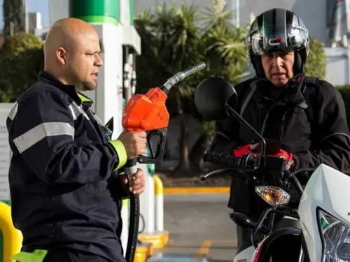 Hoy sube 2 centavos la gasolina Magna y la Premium baja 3