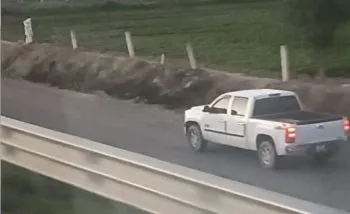 A bordo de una patrulla falsa, delincuentes intentan asaltar tráiler en autopista Puebla-Orizaba