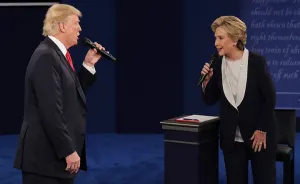 Clinton y Trump lanzan ofensiva final en seis campos de batalla
