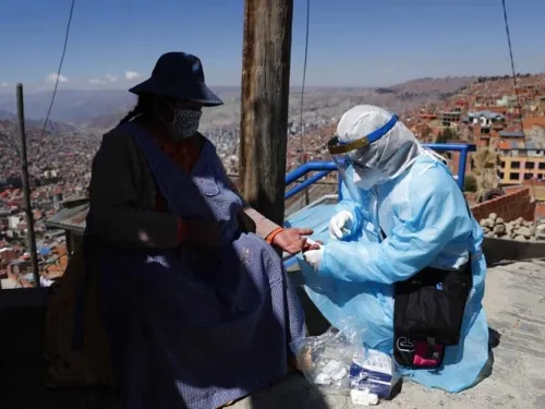 Bolivia retoma trabajo en oficinas públicas, pese a muertos por covid