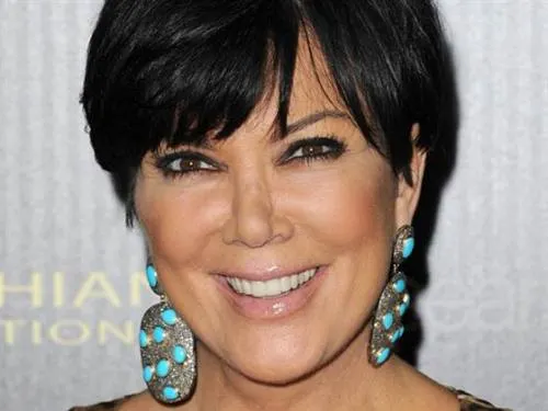 La mamá de las Kardashian estrenó nuevo rostro este 2018