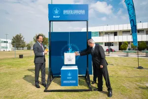 Coloca Esparza primera piedra de Laboratorios para Cultura Física BUAP
