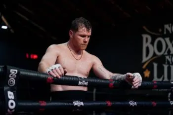 Consejo Mundial de Boxeo aclara que no presionará al “Canelo” para enfrentar a Benavidez