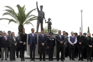 Ayuntamiento inaugura monumento al policía en La Paz