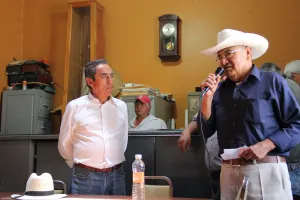 Se reúne Hugo Álvarez con ejidatarios de Santiago Alseseca Tecamachalco