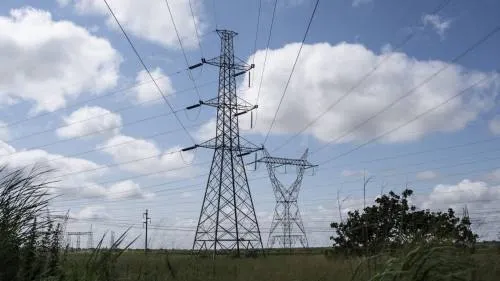Gobierno de AMLO da “portazo en la cara” a la IP y cancela nueva subasta eléctrica