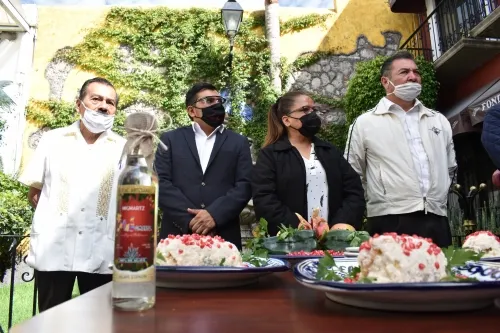 Innovación, envíos a todo el país y manteniendo costos, inicia temporada de chiles en nogada
