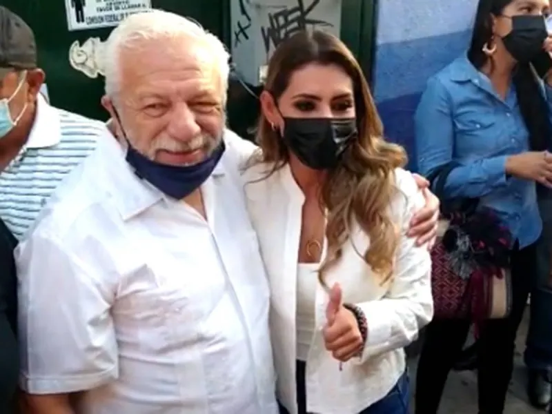Madruga Evelyn Salgado y alista su voto
