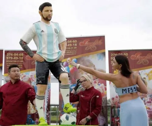 Celebran con pastel gigante cumpleaños 31 de Messi