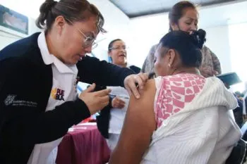 Convoca Salud a vacunarse contra influenza y la COVID-19 en esta temporada invernal