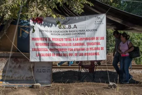 CNTE reinstala bloqueos en Lázaro Cárdernas, Michoacán