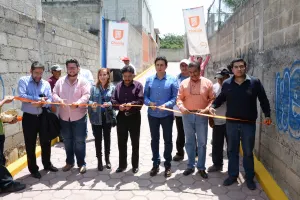 Entrega José Juan Espinosa obras en Santa María Acuexcomac