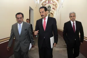 Recibe Alfonso Esparza a grupo invitado al Festival Internacional de Teatro