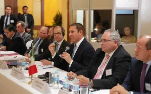 Gobernador expone ventajas de Puebla para llegada de inversiones
