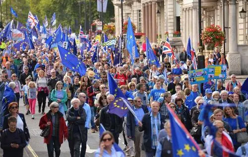 Miles de británicos reclaman permanecer en la Unión Europea
