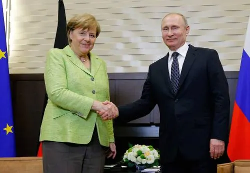 Merkel visita a Putin; discuten conflictos internacionales