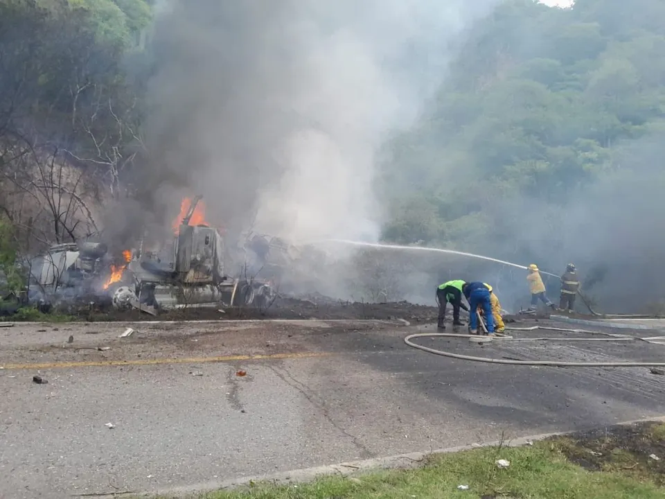Volcadura Pipa Carretera Puebla Tlapa