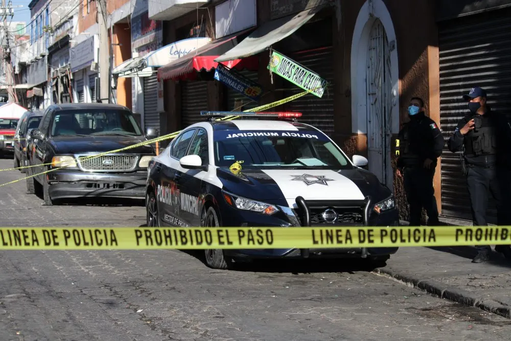 Balacera en el Centro Histórico de Puebla deja 2 heridos y una camioneta dañada