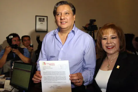 Sigue escena de Fernando Morales; ahora va al ayuntamiento