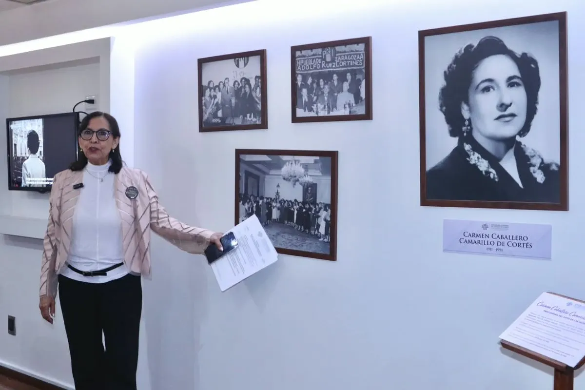 La ex diputada local Rocío García Olmedo, durante un recorrido por la Antigua Sede del Congreso del estado de Puebla ofrecido a medios de comunicación. Foto: Especial