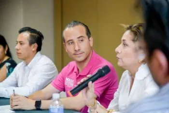 Precandidatos a diputaciones y regidurías de Morena se suman a Mario Riestra