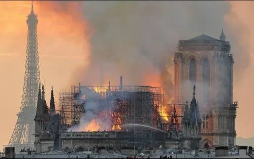 Macron fija en cinco años plazo para reconstruir Notre Dame