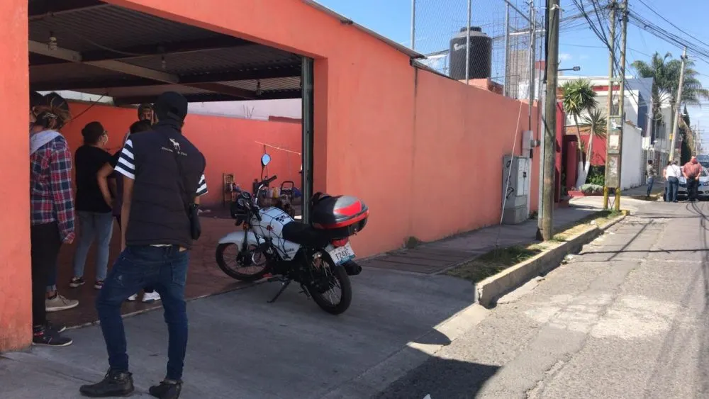 Roban 3 vehículos de un auto lavado en Villas El Carmen