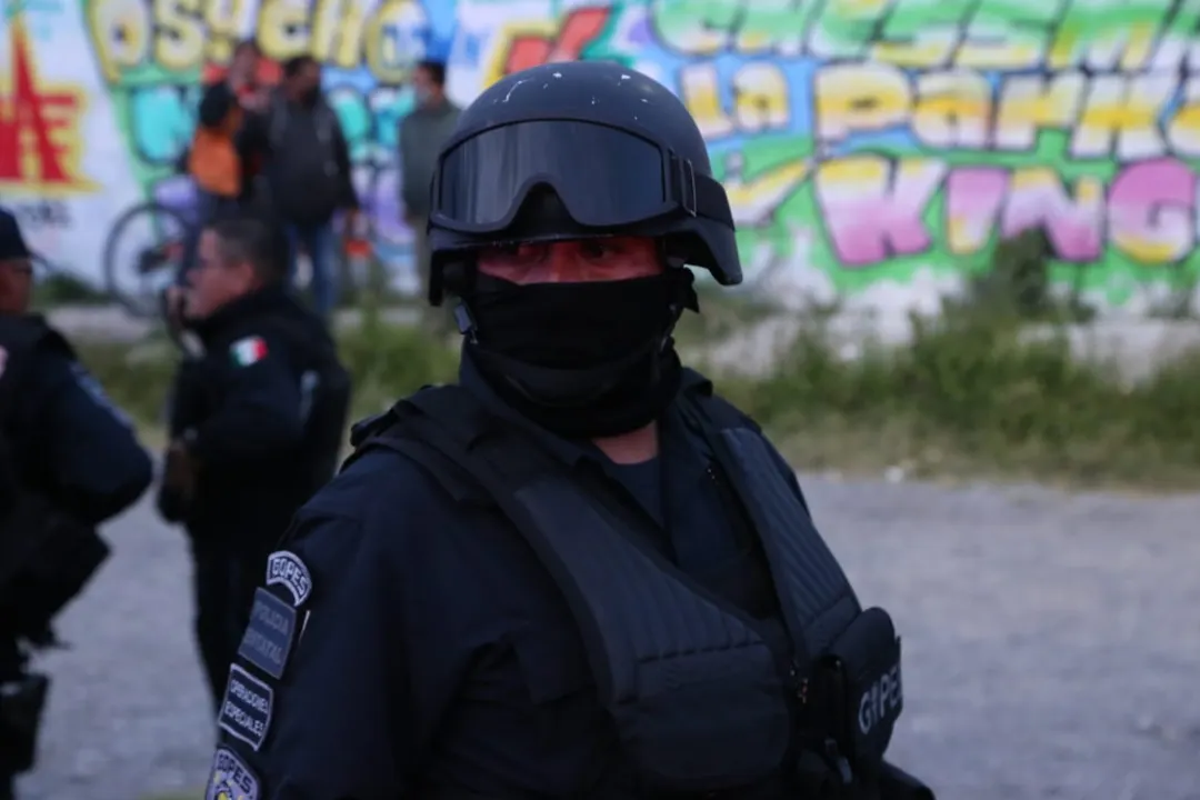 policía