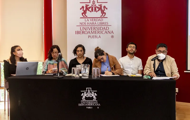 Panel con periodistas Ibero Puebla