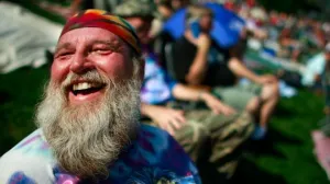 ¿Cómo influyeron los hippies en el control de internet?