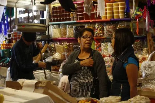 Mexicanos cada vez tienen menos confianza al consumir: Chávez