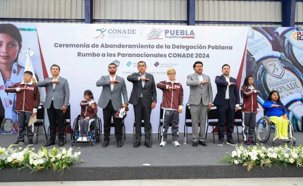Preside Sergio Salomón abanderamiento de la delegación poblana rumbo a los Paranacionales CONADE 2024