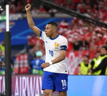 Con un autogol, Francia derrota a Austria en la Eurocopa 