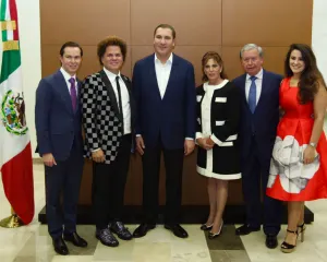 Moreno Valle recibe al artista plástico Romero Britto