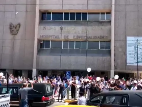 Trabajadores del IMSS despiden a compañeras asesinadas en Torreón