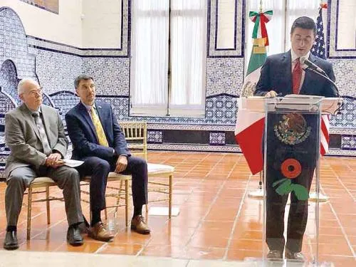 Deslucido festejo en EU sin Trump ni mariachi