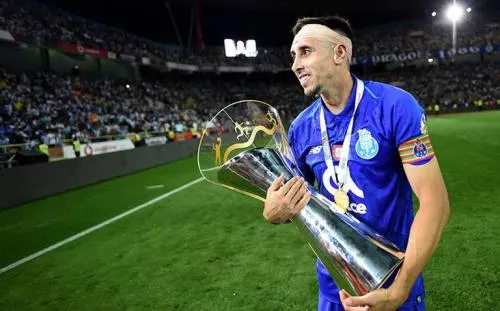 Héctor Herrera rechaza renovar contrato con Porto
