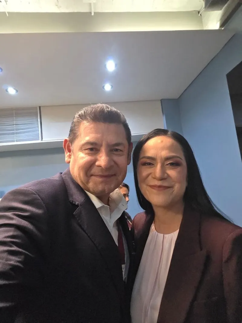 Alejandro Armenta Mier, gobernador de Puebla, y Ariadna Montiel Reyes, dirigente nacional de Morena. Foto: Especial