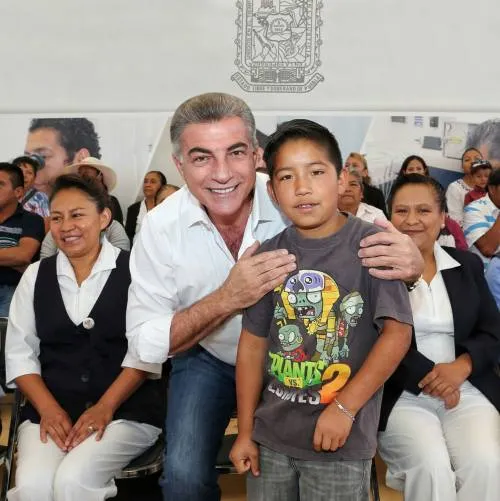 Gobierno Estatal mantiene aplicación de exámenes médicos a menores