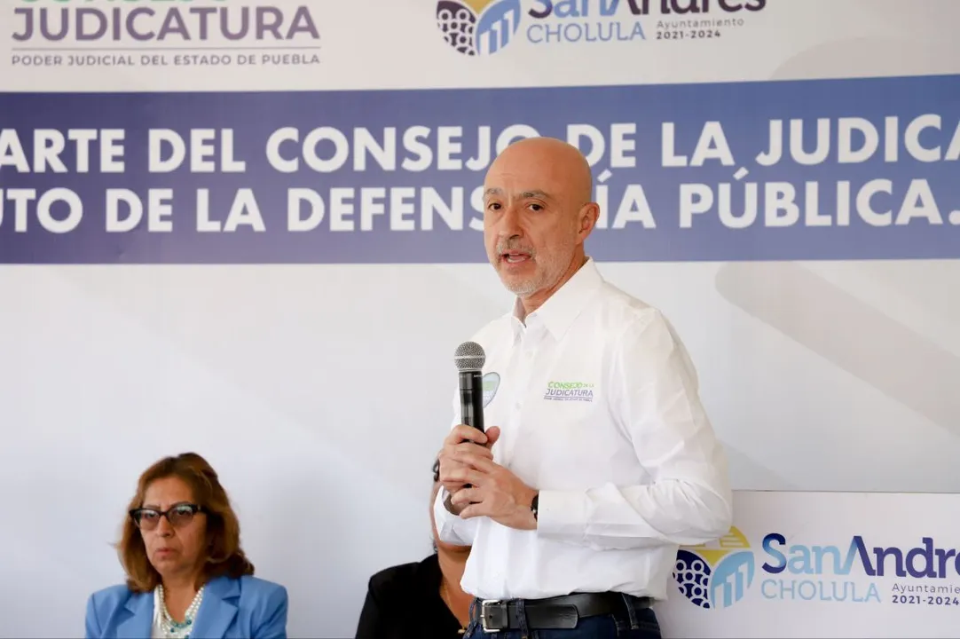 Reciben asesoría jurídica gratuita vecinos y vecinas de la delegación Atlixcáyotl